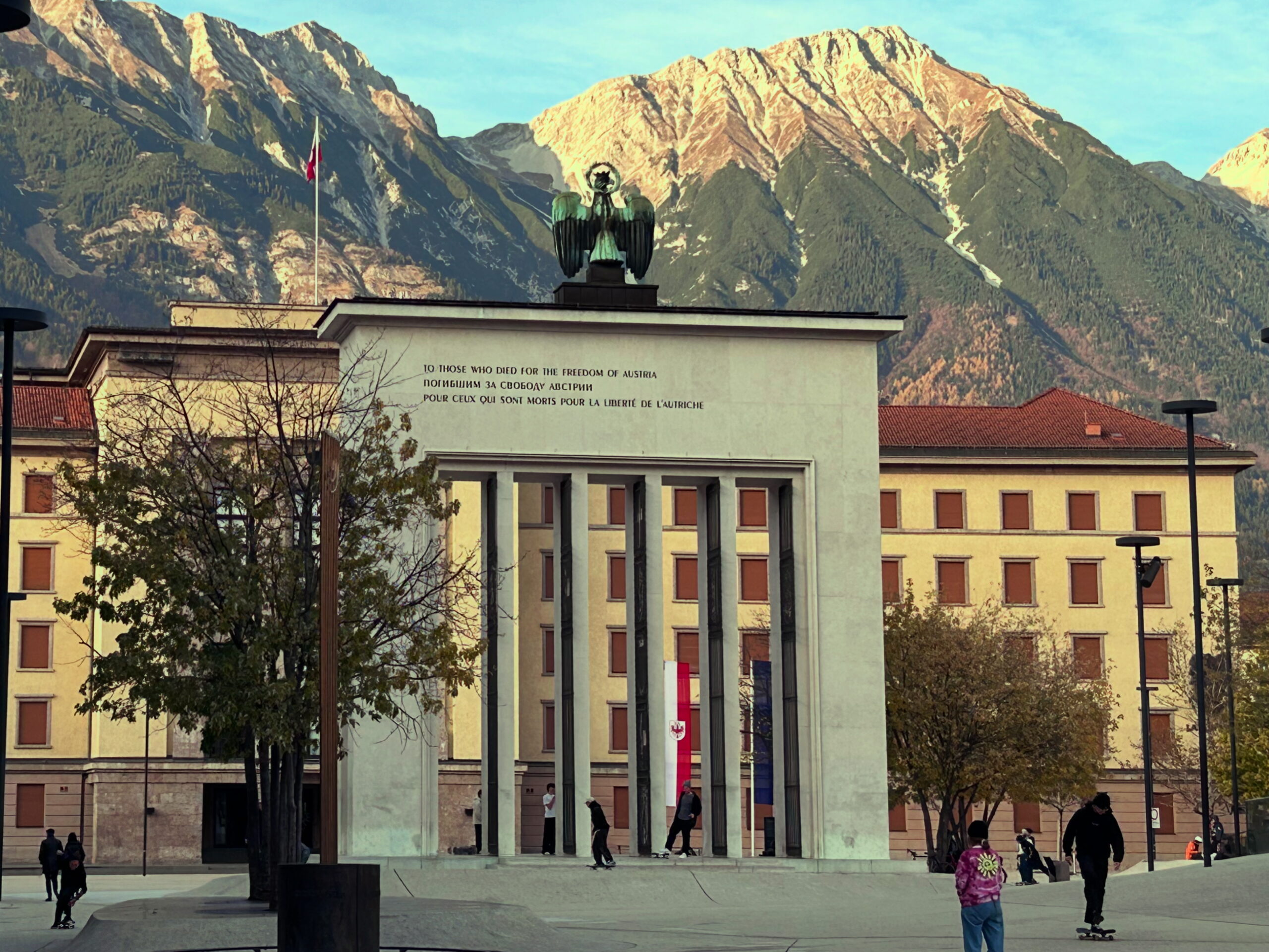 Landhausplatz mit Franzosendenkmal
