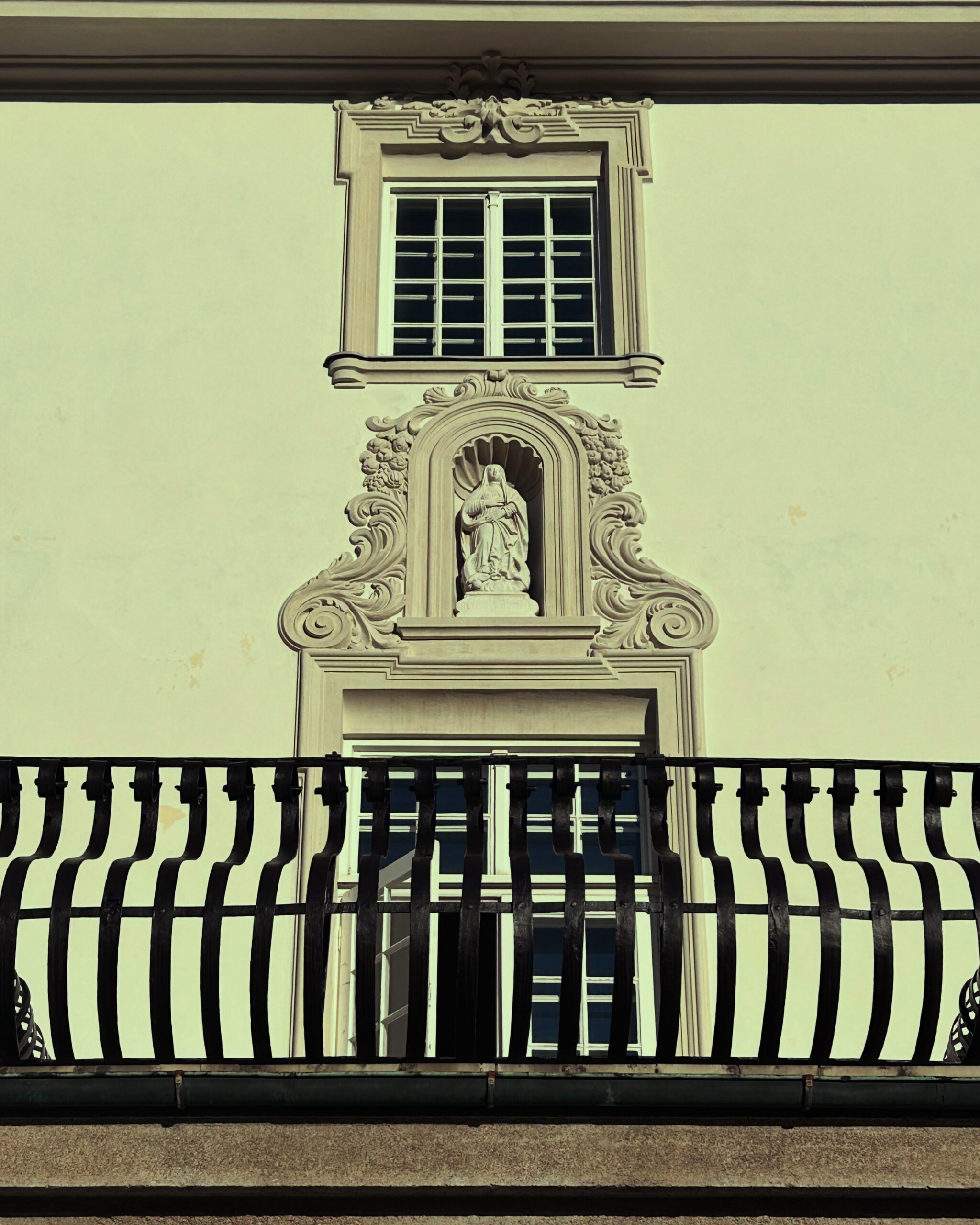 Marienskulptur Balkon Palais Ferrari