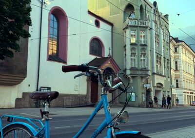 Fahrrad vor der Servitenkirche Maria-Theresienstraße