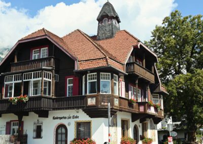 Gasthaus zur Linde und Kindergarten Hungerburg