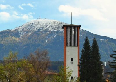 Patscherkofel mit Kirchturm Wilten West