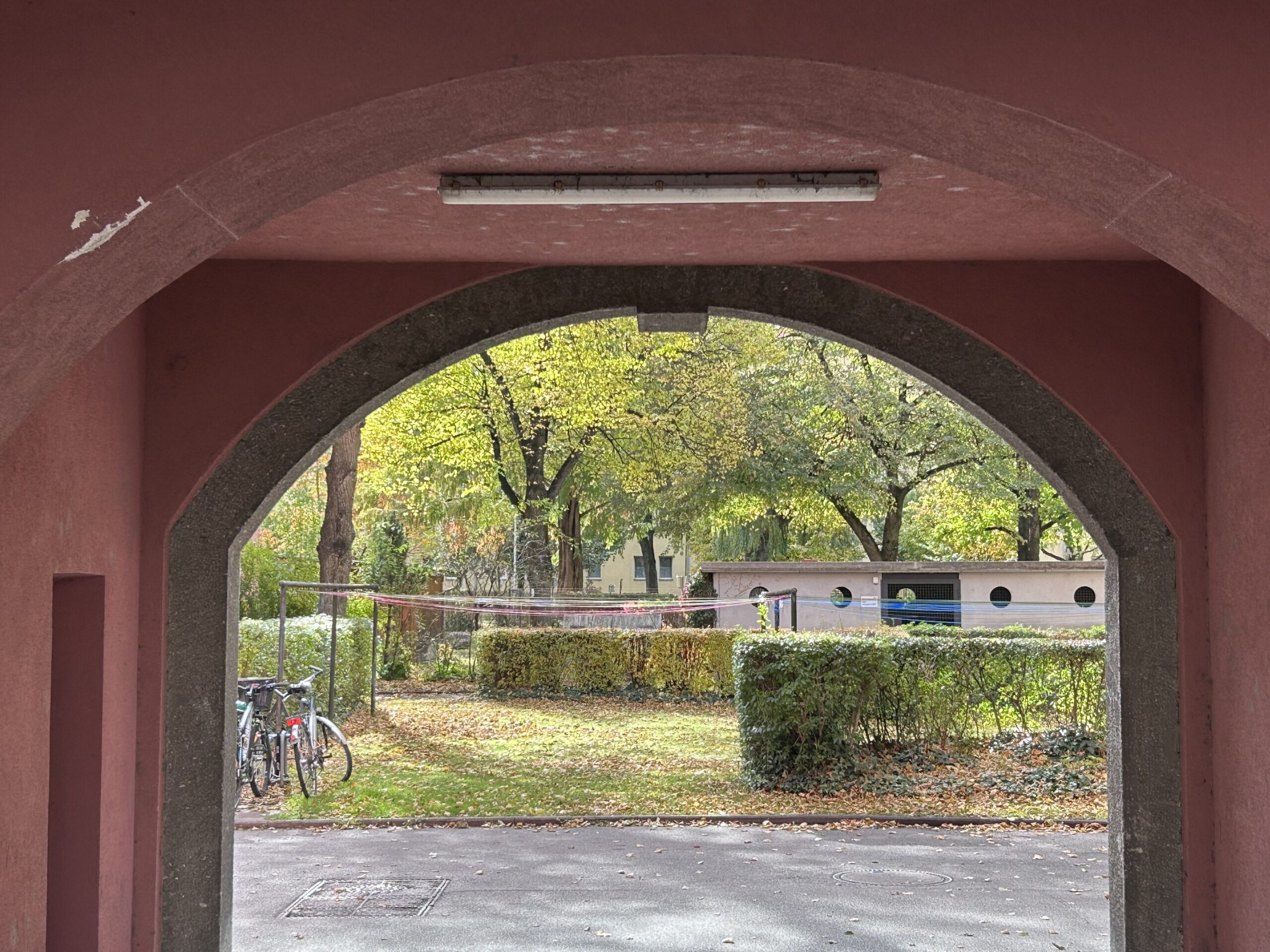 Inner courtyard South Tyrolean housing estate Schöpfstraße Innenhof Südtirolersiedlung Schöpfstraße