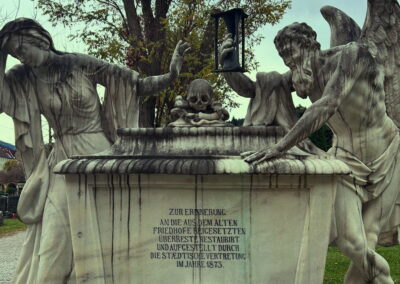 Saturn Denkmal Westfriefhof Wilten