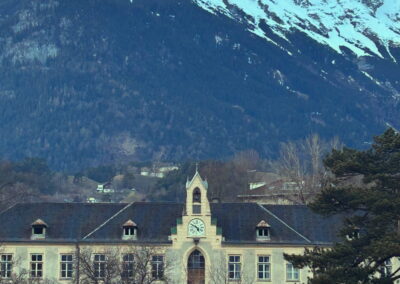 Volksschule Mühlau mit Nordkette