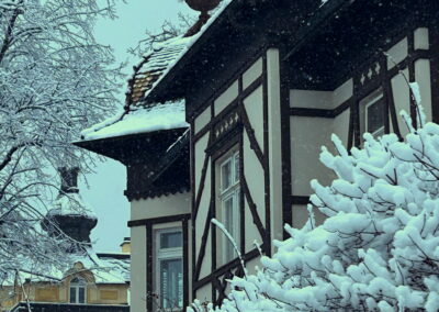 Haus Bienerstraße mit Schnee