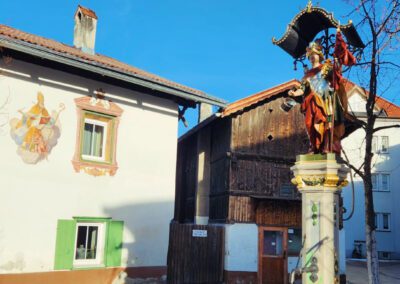 Dorfplatz Pradl mit Florianibrunnen