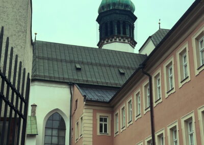 Jesuitenkirche mit Innenhof