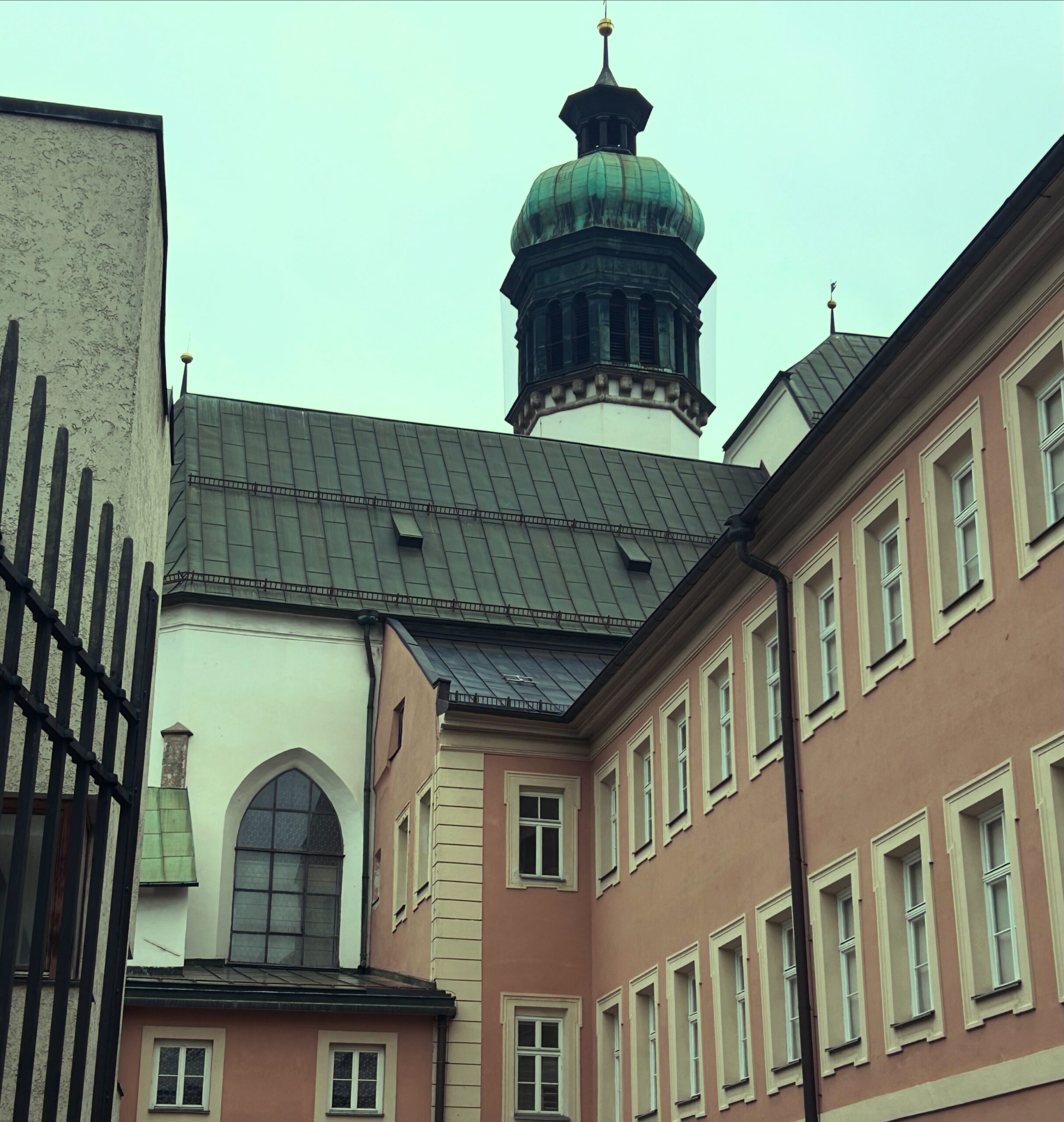 Jesuitenkirche mit Innenhof Jesuitenkirche mit Innenhof