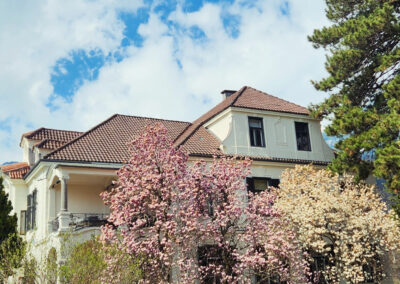 Villa im Saggen in Full Bloom