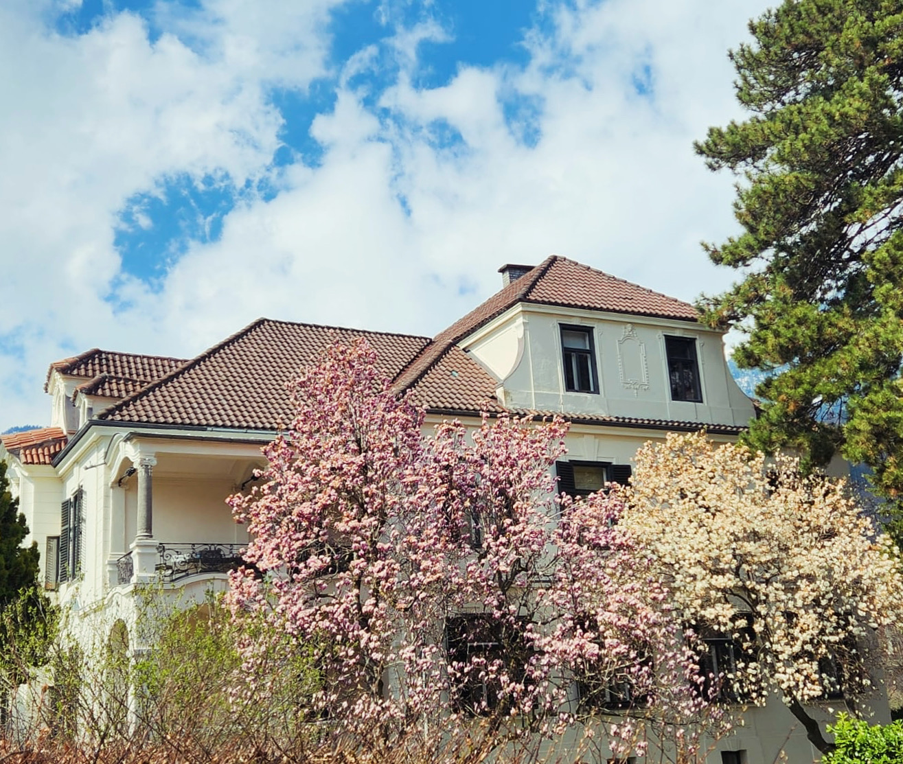 Villa im Saggen in Full Bloom Villa im Saggen in Full Bloom