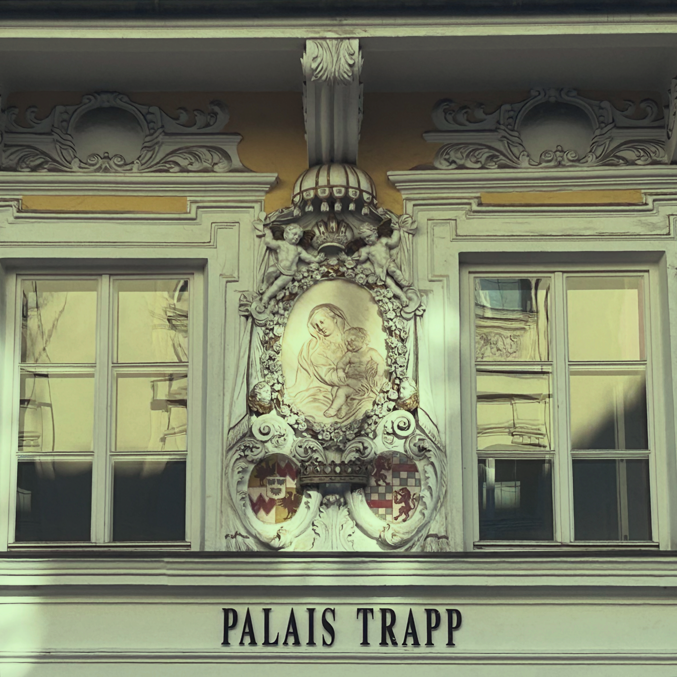 6A0AC788-5556-4134-9DBA-18171F1798C2 Fassade Palais Trapp