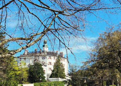Hochschloss Ambras mit Park