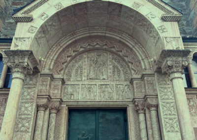 Eingang und Portal Pfarrkirche Pradl