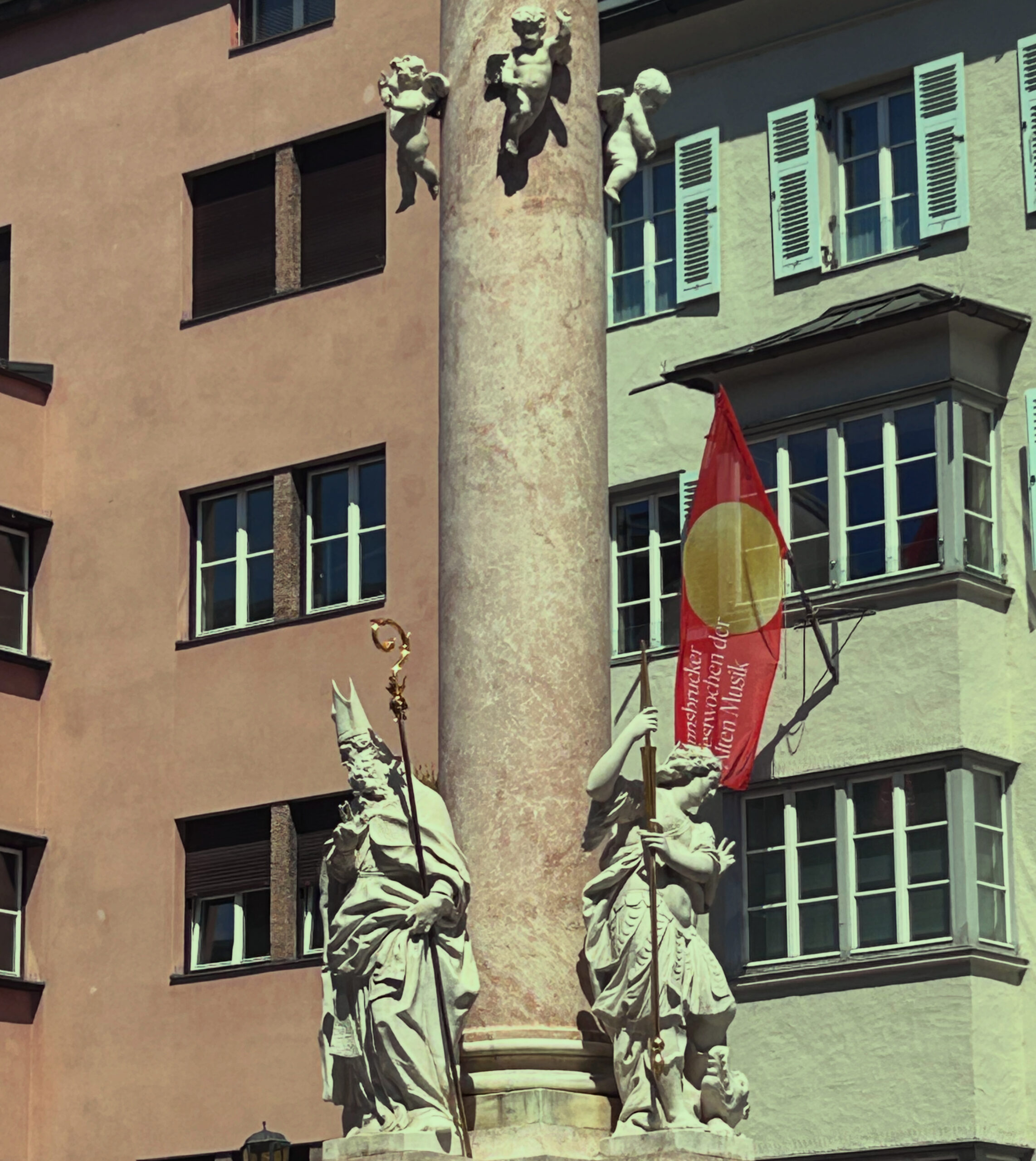 Annasäule Figuren mit Fassade Annasäule Figuren mit Fassade