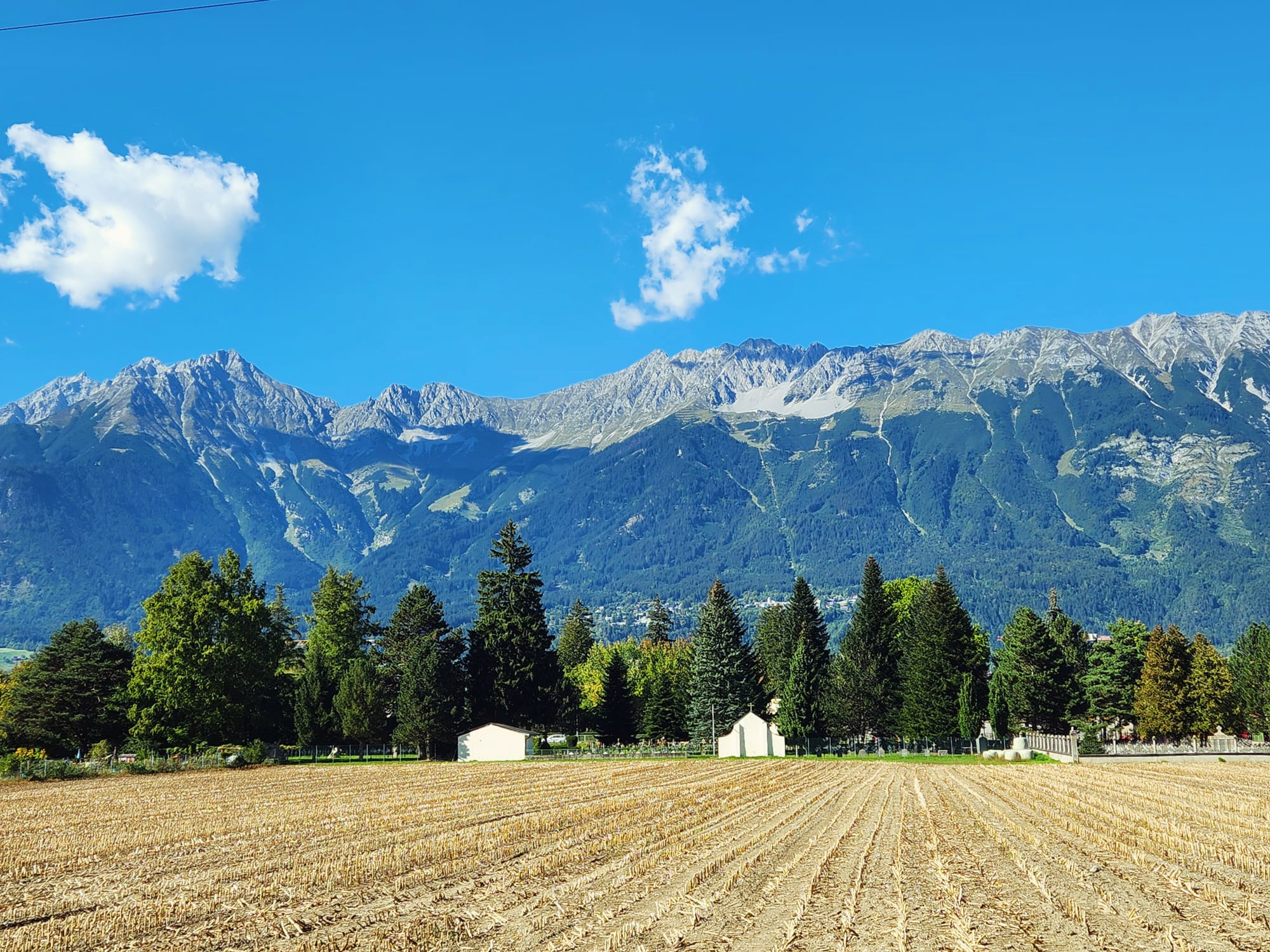 Feld Pradl mit Nordkette Feld Pradl mit Nordkette