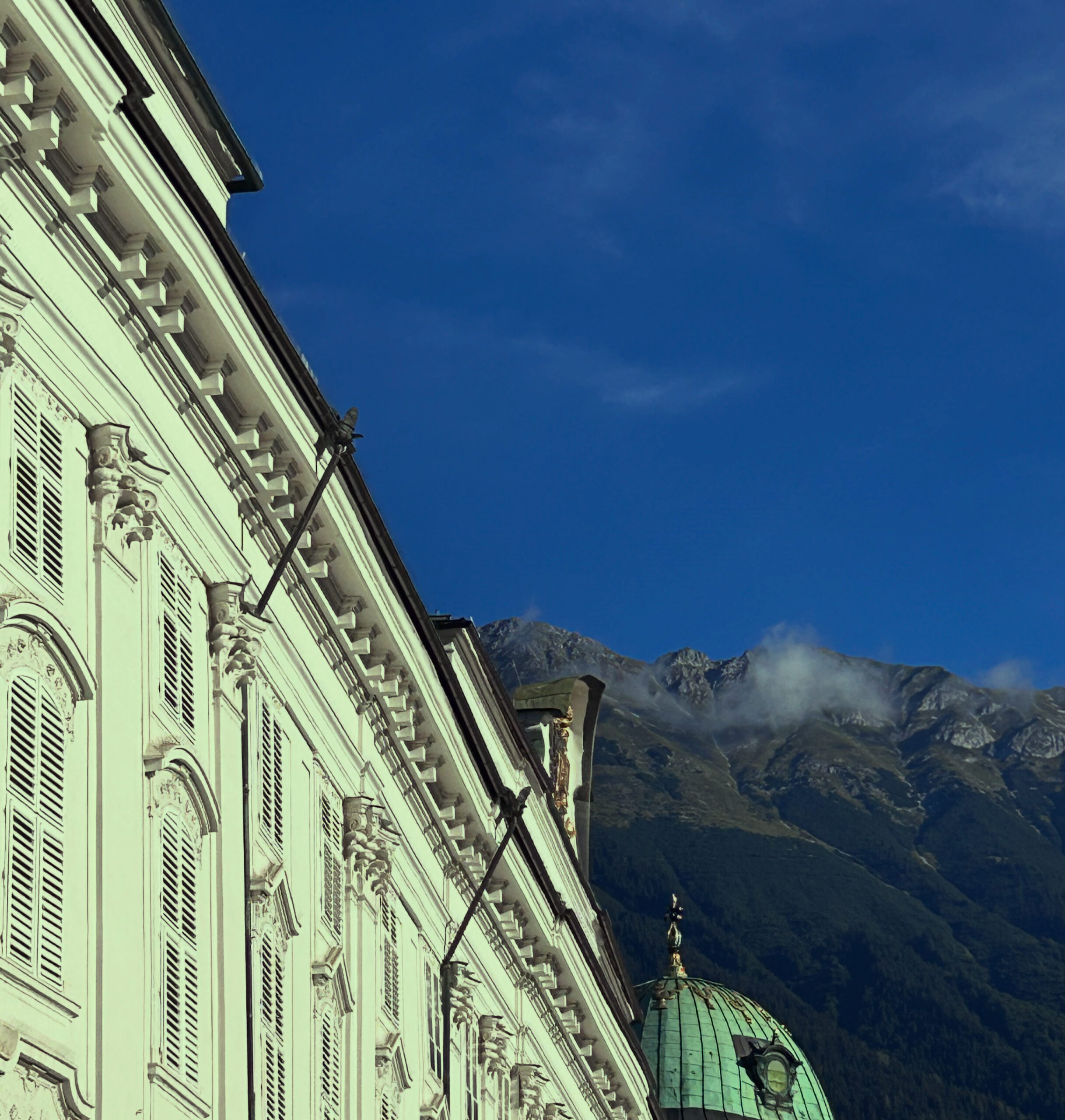 Hofburg Fassade mit Kuppel und Nordkette Hofburg Fassade mit Kuppel und Nordkette