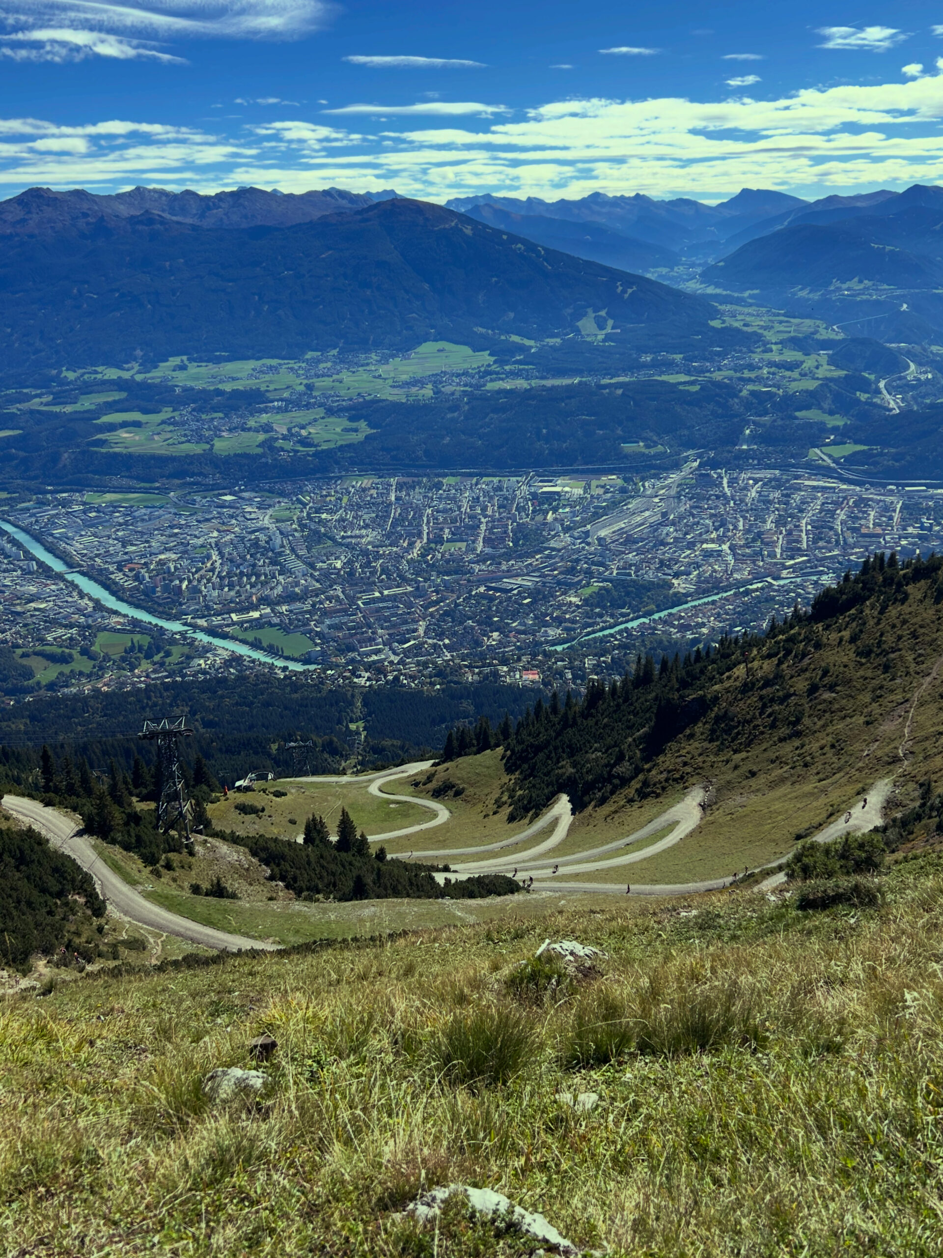 Blick Nordkette Seegrube mit Weg Blick Nordkette Seegrube mit Weg